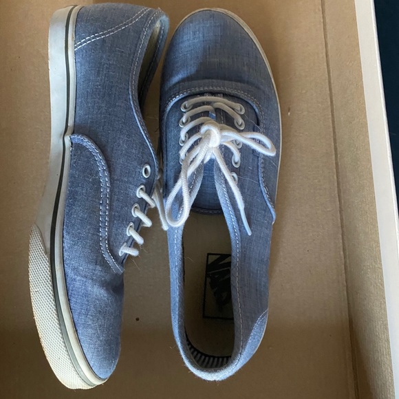 Vans - Picture 3 of 5